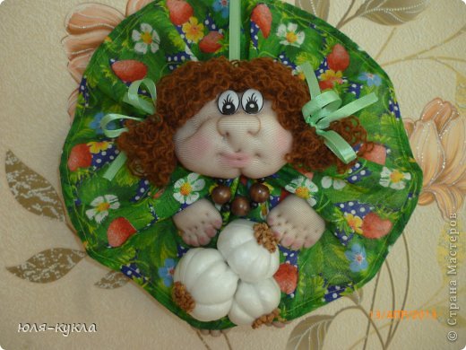 Знакомьтесь,это моя дачница....вырастила чеснок (фото 1)