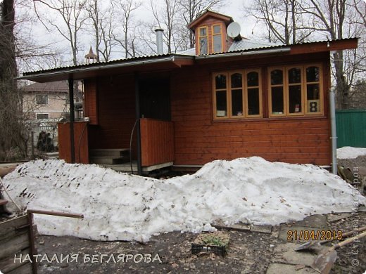 Вчера была пробная поездка на дачу. Подход к дому пришлось прочищать.  Земля  вся пропитана влагой, ноги увязают. (фото 7)