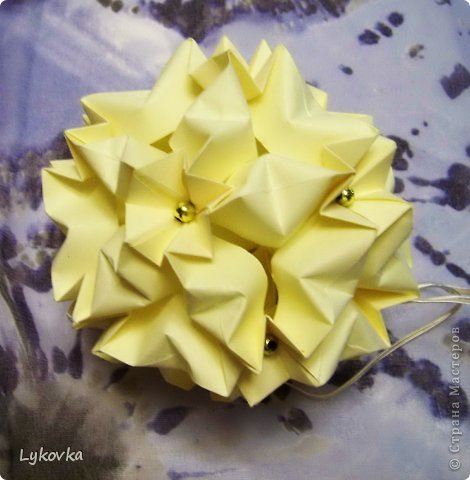 Меренге  схема:http://www.kusudama.me/#/Merengue
30 модулей  бумага 9*9см  итог около11см (фото 7)