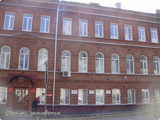 В этом здании во время войны размещался эвакогоспиталь. (фото 8)