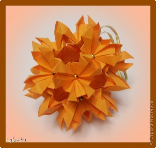 Immortelle  схема: http://www.kusudama.me/#/Dragonfly/Immortelle/imm1
30 модулей бумага офисная,блок 9*9 итого 15см. (фото 4)