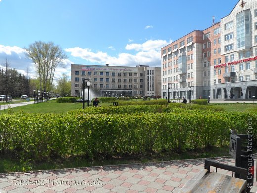 Для начала вновь прогулялись по студенческому городку.На эту экскурсию я вас приглашала в прошлом году.
https://podjem-tal.ru/node/381087 (фото 3)