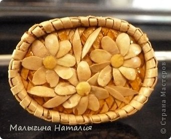 берестяной перстень...
качество работы конечно хромает, но всё равно я очень довольна что у меня хоть что-то получилось... (фото 2)