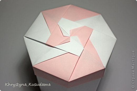 крышечка из книги "Fabulous origami boxes" со стр. 80-81
МК здесь https://podjem-tal.ru/node/211068?c=favorite (фото 14)