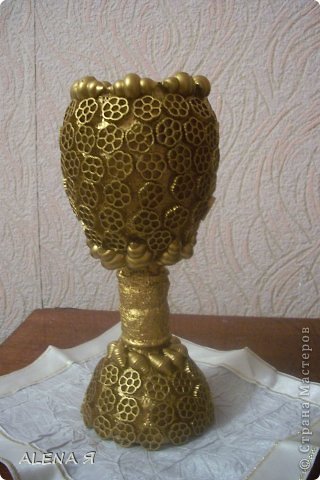 обрезала и обклеила пластиковую бутылку (фото 4)