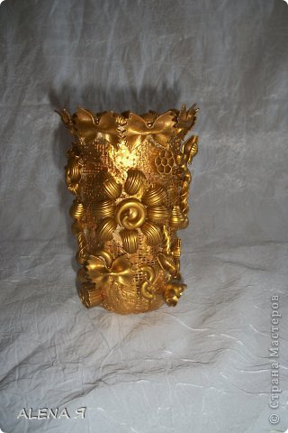 это стаканчик , туда можно ставить карандаши, кисточки ... (фото 2)