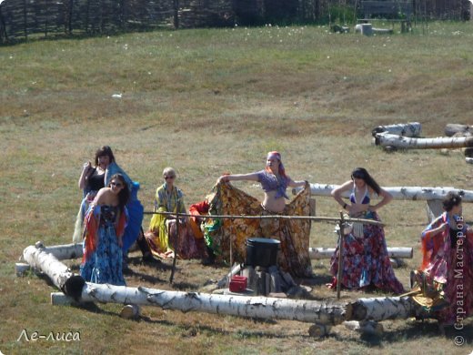 "Цыганками" на праздниках работают девочки из краевых хореографических коллективов (фото 23)