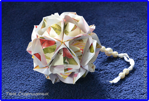 Кусудама Clover.
Автор - Мария Синайская.
9х9 см.
Схема:  http://goorigami.com/diagrams/clover-kusudama (фото 8)