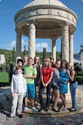 а кто все таки не был в "Орленке", я откопала 1 фото, чтобы посмотреть
правда не видно всю его красоту, но это одно из прекраснейших мест
Всего в центре 8 лагерей (фото 3)