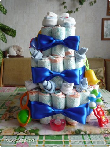 мой  первый торт из памперсов (фото 1)