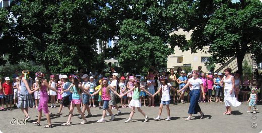 Водим хороводы с украинскими народными песнями и с веночками... (фото 38)