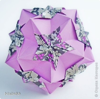 Name: Ruby Flower
Designer: Natalia Romanenko
Units: 30 Paper: 3.75х5.63 cm
Final height: ~ 8 cm
Туториал: http://kusudama.info/2012/09/ruby-flower-tutorial/