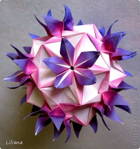 Passiflora
Designer: E. Lukasheva
Units: 30
Paper: 5*5 cm
Final height: ~7 cm
http://kusudama.me/#/Passiflora/Passiflora-IV/pass42 (фото 7)