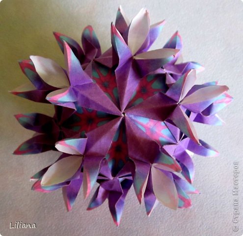 Passiflora
Designer: E. Lukasheva
Units: 30
Paper: 5*5 cm
Final height: ~7 cm
http://kusudama.me/#/Passiflora (фото 8)