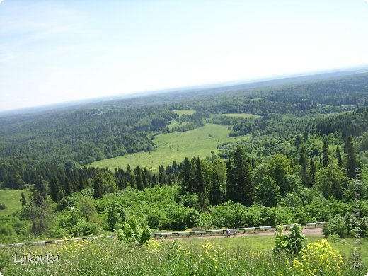 Белогорский Николаевский монастырь, 2 класса, миссионерский, общежительный, в 98 верстах от города Перми, в 12 верстах от Юго-Кнауфского завода, Осинского уезда, на Белой горе. Монастырь учрежден в 1897 году. Первый храм освящен был в 1894 году во имя святителя Николая; при храме были устроены кельи, для начинающей прибывать братии. В 1895 году освящен был новый храм в честь Иверской иконы Божией Матери. Он расположен на вершине горы и окружен двумя галереями, с которых открывается чудный вид на поражающую здесь своим величием и красотой природу, причем горизонт настолько широк, что даль видна на 150 верст кругом.
    Из книги С.В. Булгакова «Русские монастыри в 1913 году».  
 (фото 2)