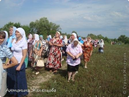 Вторая часть верующих. Обычно крестные ходы у нас многолюдны со множеством детей. (фото 18)