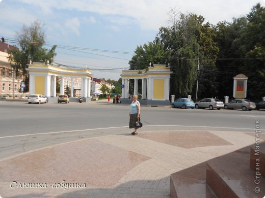 Всем доброго воскресения!
Совсем недавно я с сыном ездила к родственникам в Рязань. Там у меня тетя, сестра и племянник. Раньше тетя к нам приезжала часто, но  вот уже лет 7, в силу своего возраста и значительного времени в пути (2,5 суток) она у нас не бывали... Вот я и решила сама их навестить, да заодно и сыну страну немножко показать-какая она большая и красивая . Так вот, спустя 2, 5 суток в поезде и почти 4 часа в электричке мы добрались до места.Радости встречи не было предела!
 (фото 1)