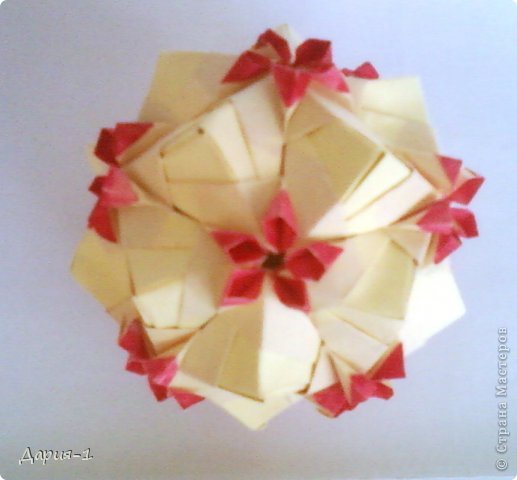 Name: Floret
Designer: Natalia Romanenko
Units: 30
Paper: 8*8 cm
Туториал : http://kusudama.info/2011/11/sonobe-variation-3/
Получилось не так как хотелось, но все же решила выложить. (фото 1)