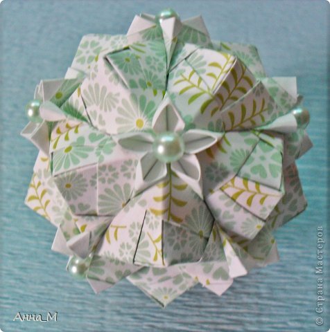 Name: Floret
Designer: Natalia Romanenko
Units: 30
Paper: 7*7 cm
Final height: ~ 7.5 cm
tutorial: http://kusudama.info/2011/11/sonobe-variation-3/
