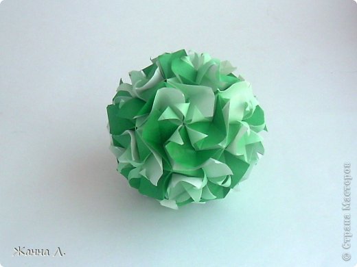 * Name: Bella
Designer: Ekaterina Lukasheva
Parts: 30
Paper's size :7,5х7,5cm
Final height: ~9,0 cm
 (фото 5)