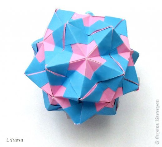 Name: Disco sonobe var
Designer: Natalia Romanenko
Units: 30
Paper: 5*7,5 cm (2:3)
Final height: ~ 7 cm
Joint: no glue
Tutorial: http://kusudama.info/2013/07/disco-sonobe-tutorial/ (фото 7)