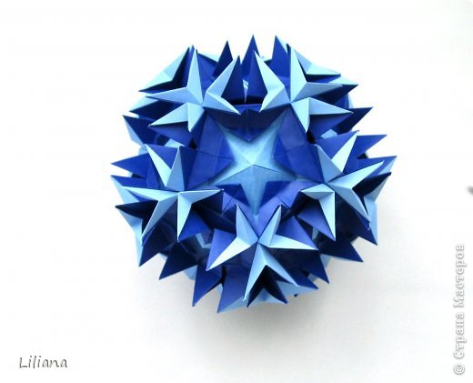 Name: Amazonia
Collection «Flowered Pyramids»
Designer: Natalia Romanenko
Units:30+ 12
Paper: 7.5*7.5 cm, 8.5*8.5 cm
Final height: ~ 12 cm
Joint: no glue
Туториал здесь http://kusudama.info/2013/07/amazonia-tutorial/ (фото 3)