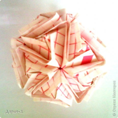Name: Le Rose Screziate (Fuse unit variation)
"Design discovered by Andrey Hechuev"
Units: 30
Paper: 8*8 sm
https://podjem-tal.ru/node/604745?tid=850 (фото 16)