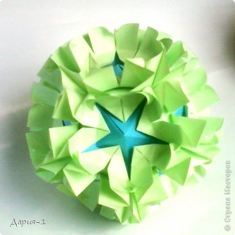Name: Amazonia (Collection «Flowered Pyramids»)
Designer: Natalia Romanenko
Units: 30+12
Paper: 7.5*7.5 cm, 8.5*8.5 cm
Joint: no glue (фото 12)