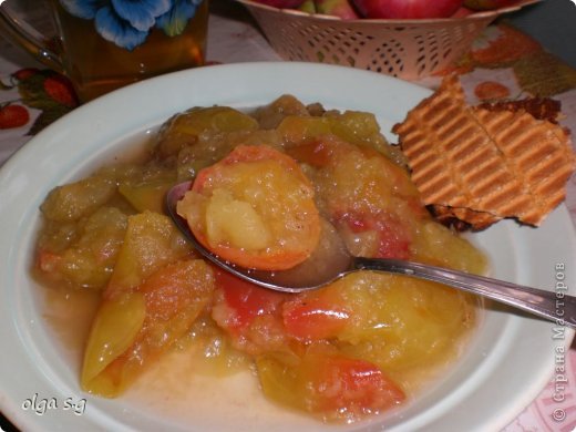 очень полезный десерт , сладкий с лёгкой кислинкой и ароматом корицы , к чаю с домашними сливочными вафлями  (фото 1)