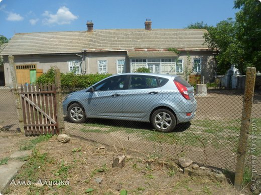 А когда отдых на море закончился, мы поехали в наше родовой село, родину моей бабушки, там находится дом, построенный еще в 1927 году. К сожалению, в нем никто не живет, бабушка живет с нами, но каждый год мы ездим туда. Там прошло все мое детство, каждый год на все лето мы приезжали и оставались до самой осени. В этом году бабушка пока не смогла поехать, так как было очень жарко. (фото 8)