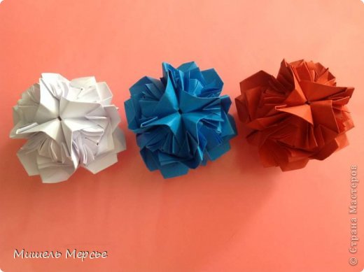 Патриотизм)) Из 12 модулей) мк http://kusudama.info/2013/08/fluffy-rose-tutorial/