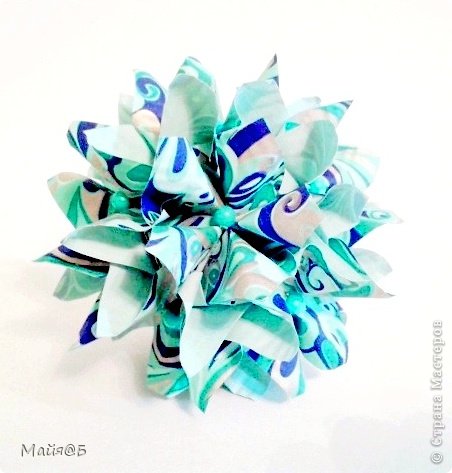 Poseidon
collection "Ribbon Flowers"
Designer: Uniya Filonova
Units: 30
Paper: 3*15 cm (1:5)
Final height: ~ 10,5 cm
tutorial: https://podjem-tal.ru/node/608358?tid=850%2C451