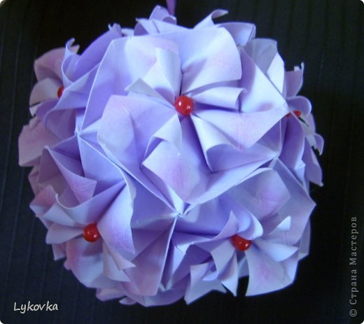 Bella    схема: http://www.kusudama.me/#/Bella 
Модулей 30
Бумага 9*9 см   итог около 11 см (фото 3)