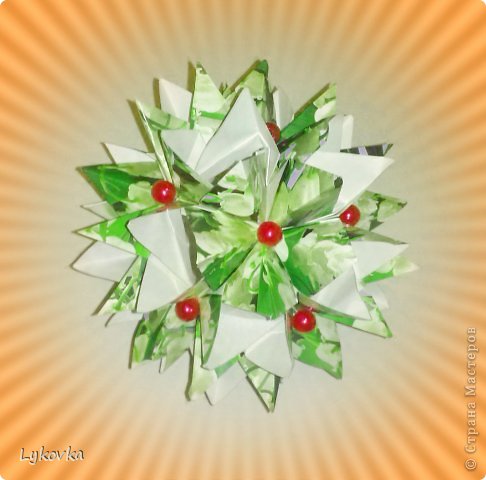  Gardenia
модулей30
размер бумаги 4 * 8 см
Туториал:  http://kusudama.info/2013/08/gardenia-tutorial/#more-3785 
Очень легкая в сборке и красивая. (фото 7)