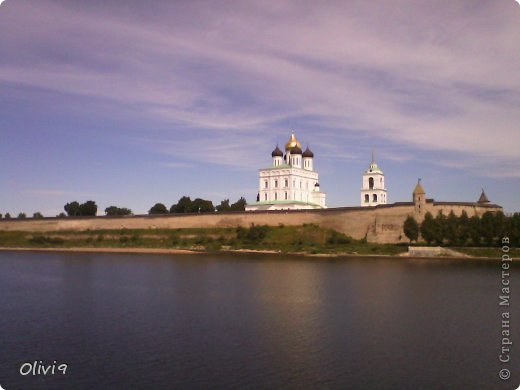 А это кремль с борта прогулочного катера. (фото 19)