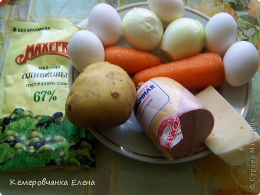 Продукты:1-2 луковицы,1-2 морковки,1 картошка вареная,150 г.колбасы вареной,5-6 яиц,100 г .сыра,майонез и раст.масло - для обжаривания  (фото 2)