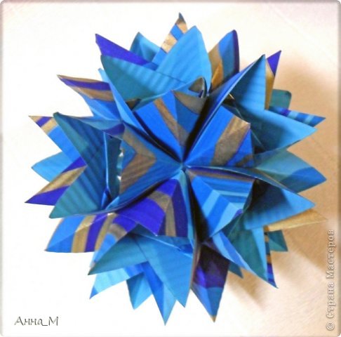 Name: Saturnia
Designer: Natalia Romanenko
Units: 30
Paper: 5*11.2 cm (1:2.24)
Final height: ~ 12 cm
Joint: no glue

Ссылки на игру и туториал:
http://kusudama.info/2013/09/igra-4/
http://kusudama.info/2013/09/saturnia-tutorial/
 (фото 1)