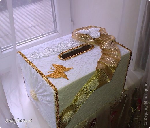 поскольку я новичок на поприще свадебных поделок, сундучок получился без крышки, "глухим".  (фото 17)