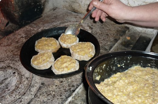 Заполняют формочки- и вуаля, через несколько минут можно лакомиться очень сытным блюдом, иногда даже с угольком. (фото 10)