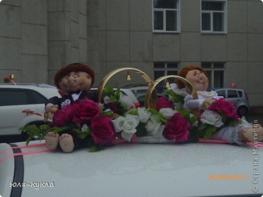 жених и невеста.декор свадебной машины (фото 14)