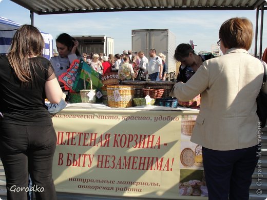 Такой банер мы себе сделали для ярмарок. На фото мои ученицы. (фото 8)