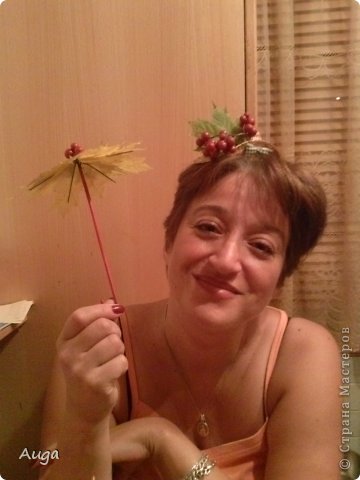 Дальше у куклы отобрали шляпку, задекорировали и тоже примерили. Естественно, на себя. (фото 6)