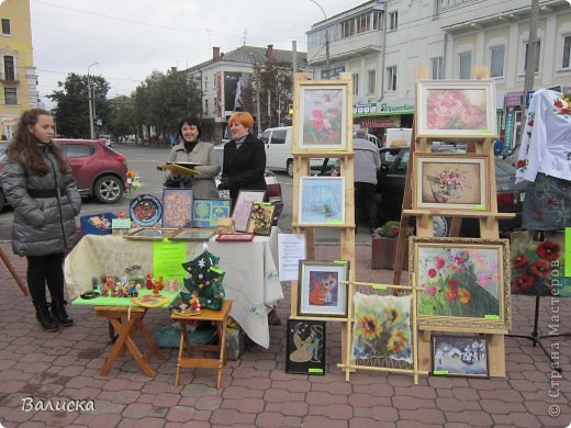  Здравствуй дорогая страна! В конце сентября мой любимый город традиционно празднует свой День рождения. Два дня на городских улицах происходят интересные события: яркие костюмированные шествия, выставки авторских работ, ярмарки, концерты, салюты и т.д. (фото 1)