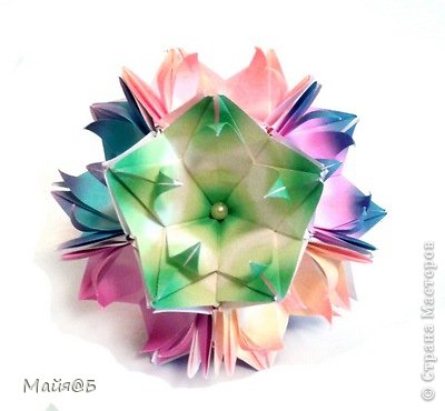 Name: Frau Marta
Designer: Uniya Filonova
Units: 60
Paper: 7,5*7,5 cm
Final height: 11,5 cm
Joint: no glue (фото 2)