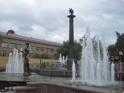 В центре-мостик между фонтанов (фото 15)