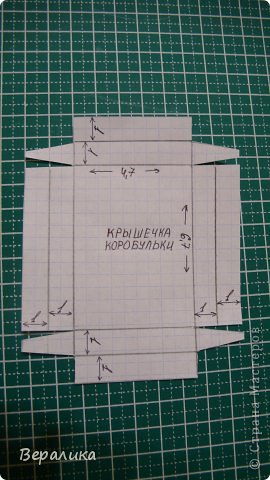 А это схема крышечки коробульки. На основании этих схем вы можете делать свои, увеличивая или уменьшая их .Надо только помнить, что верх любой коробочки,т.е. крышка, должна быть на 2-3мм больше, чем донышко ( это зависит от толщины картона, с которым вы работаете).  (фото 21)