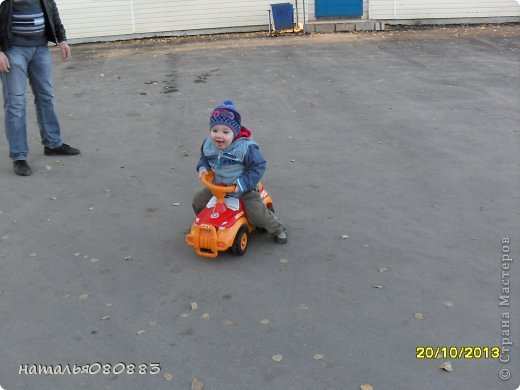 Ну а это бонус, всем, кто досмотрел до конца: "НАС НЕ ДОГОНЯТ!!!" На прогулке, сегодня выдался, наконец то, солнечный денек (фото 10)