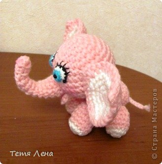 http://amigurumi.com.ua/pattern/36-dlya-novichkov/130-slonenok-fantik
 (фото 2)