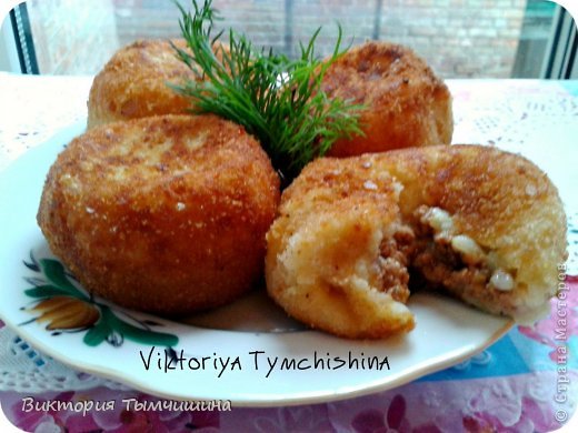 Рисовые шарики (аранчини)

http://kamelena.ru/recipe/Risovye-shariki-aranchini/ (фото 12)