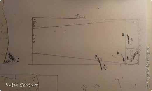 Теперь мы от ширины, отнимаем обхват будущей штанины. То есть 6 см 7 мм-4 см=2 см 7 мм. Теперь мы это делим на 2, и у нас получается примерно 1 см 6 мм. Отступаем это расстояние с каждой стороны. Соединяем линиями. (фото 20)